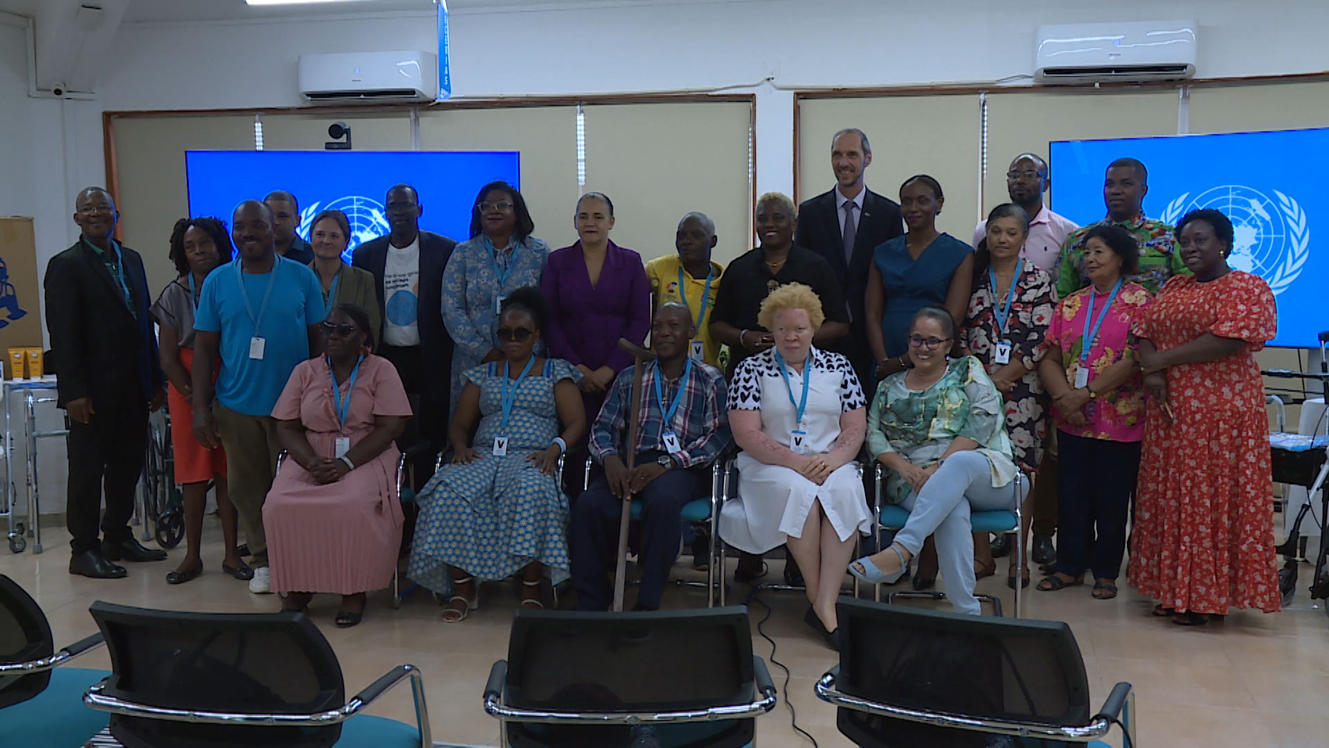 Programa das Nações Unidas para o Desenvolvimento entrega materiais a deficientes