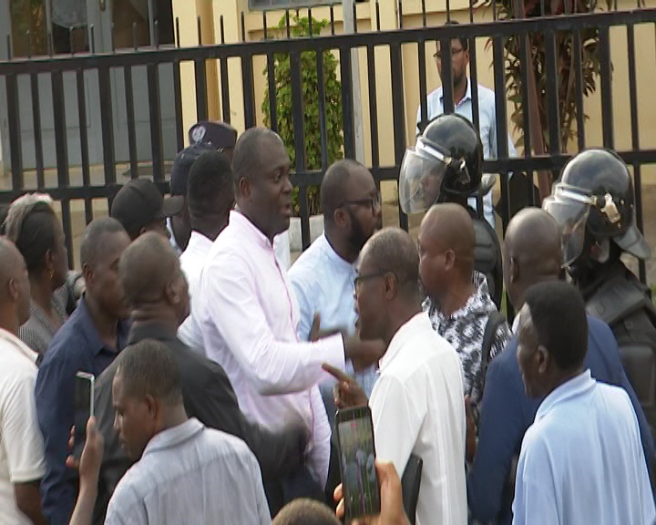 Deputados destituem presidente, revogam Lei Interpretativa do TC e elegem presidente da Comissão Eleitoral