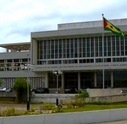 Debate de moção de censura provoca caos no parlamento são-tomense